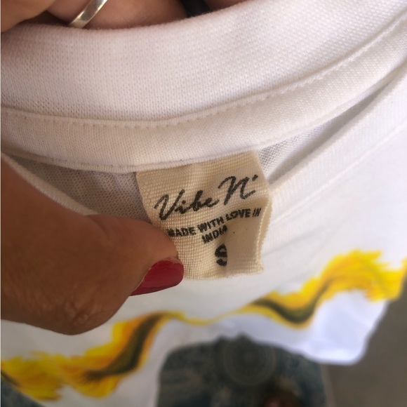 White Juniors Small Sunflower Top Vibe N’ - Picture 3 of 3